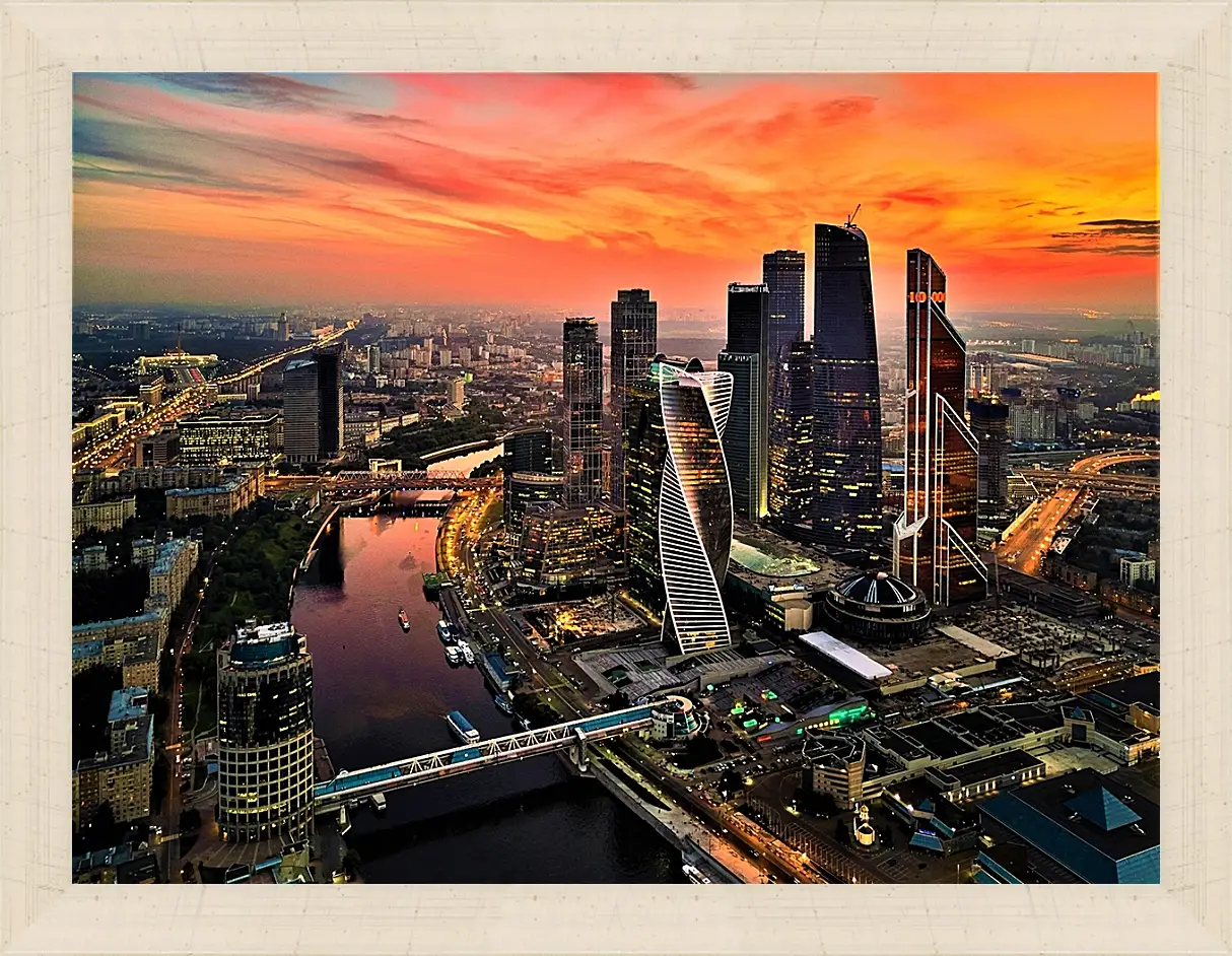 Картина в раме - Москва-Сити на закате