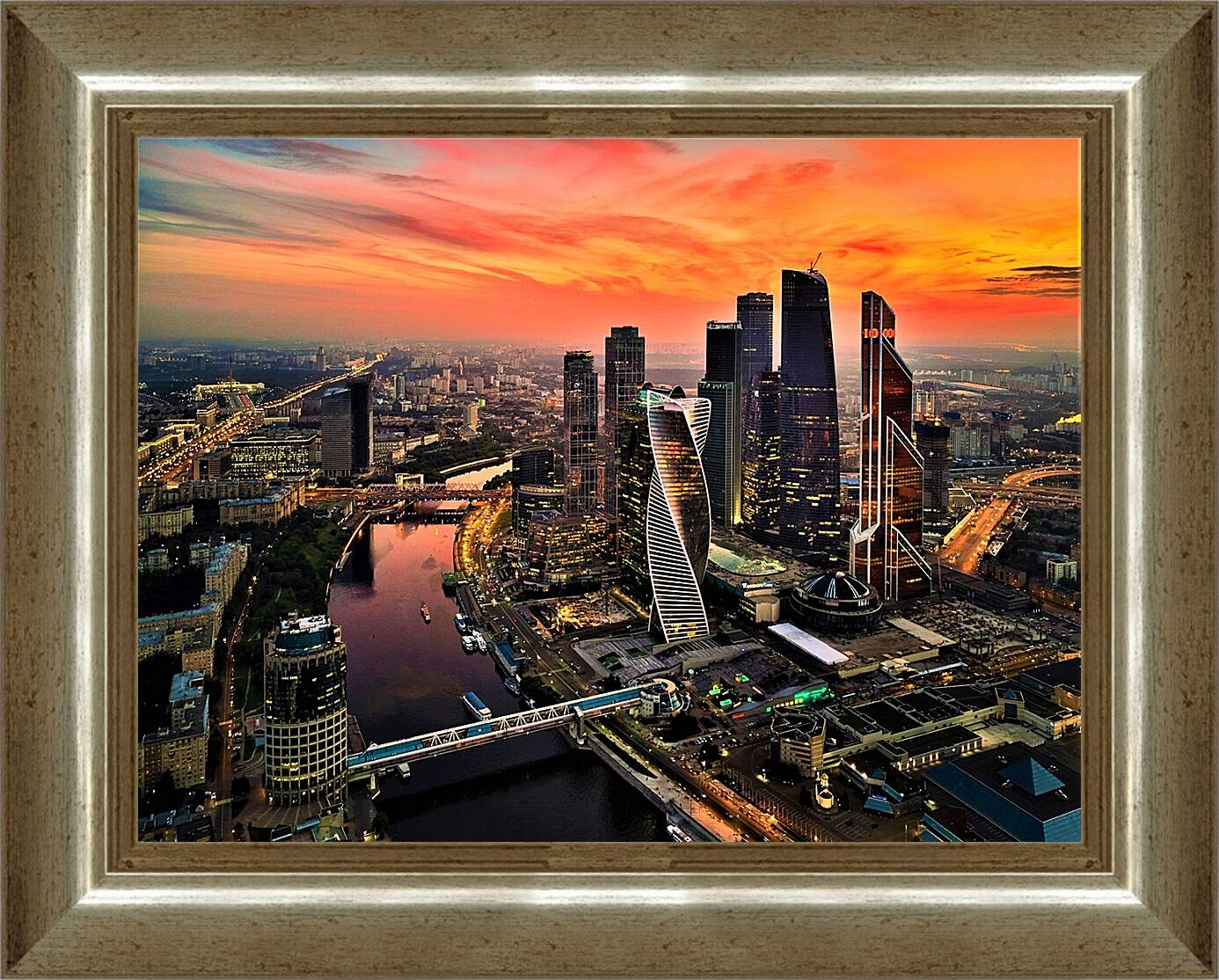 Картина в раме - Москва-Сити на закате