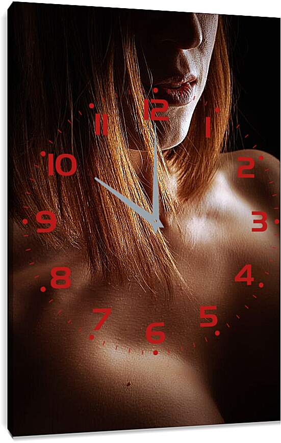 Часы картина - Половина лица рыжей девушки