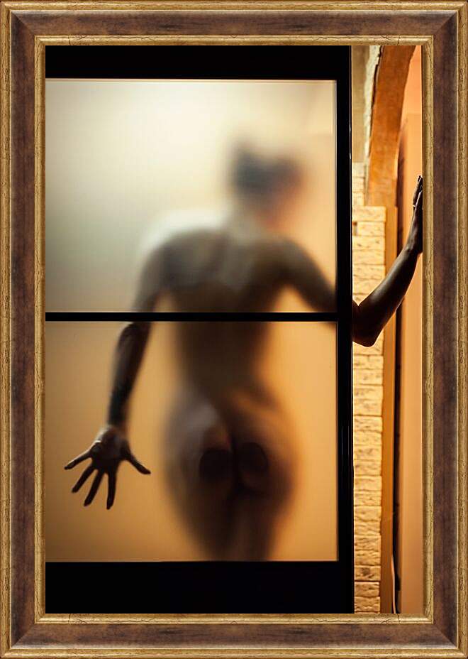 Картина в раме - Девушка за прозрачной дверью