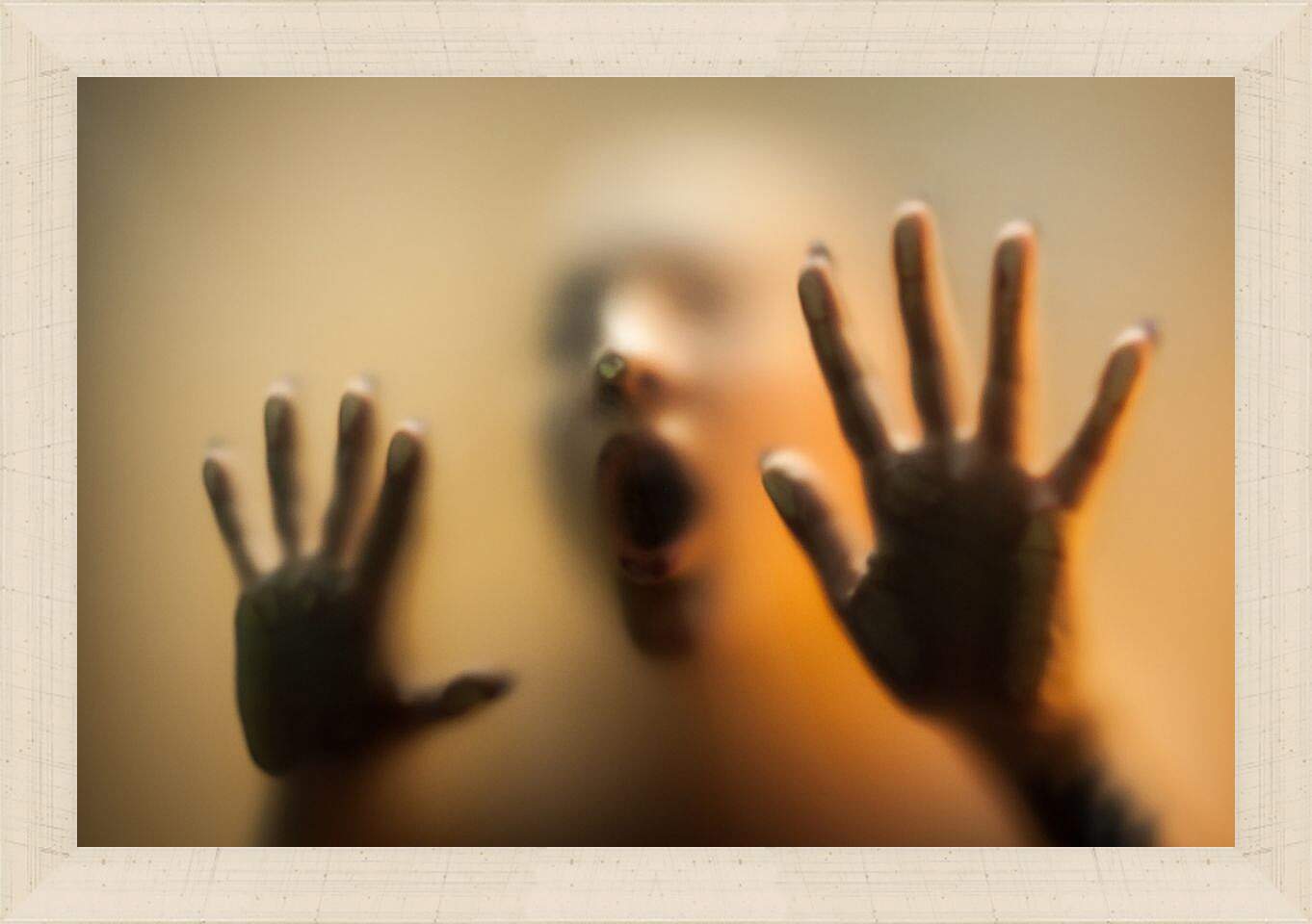 Картина в раме - Руки девушки на стекле