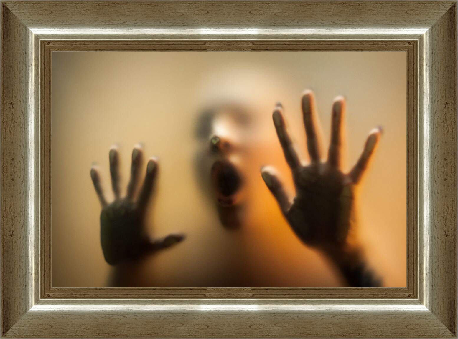 Картина в раме - Руки девушки на стекле