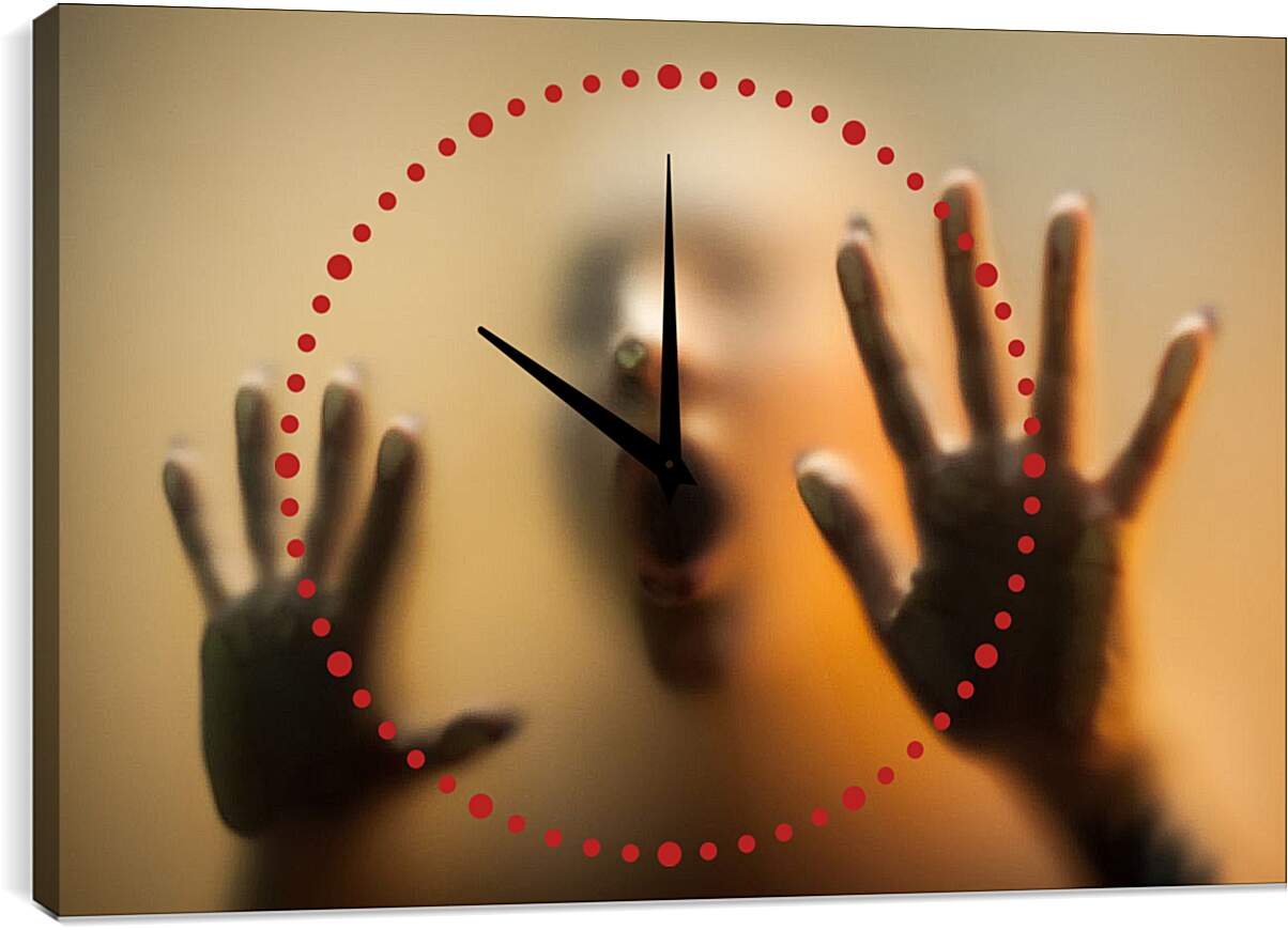 Часы картина - Руки девушки на стекле