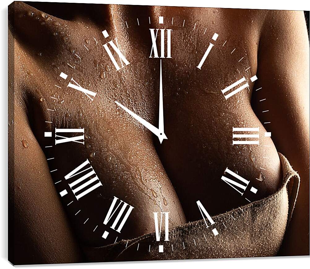 Часы картина - Мокрая грудь девушки