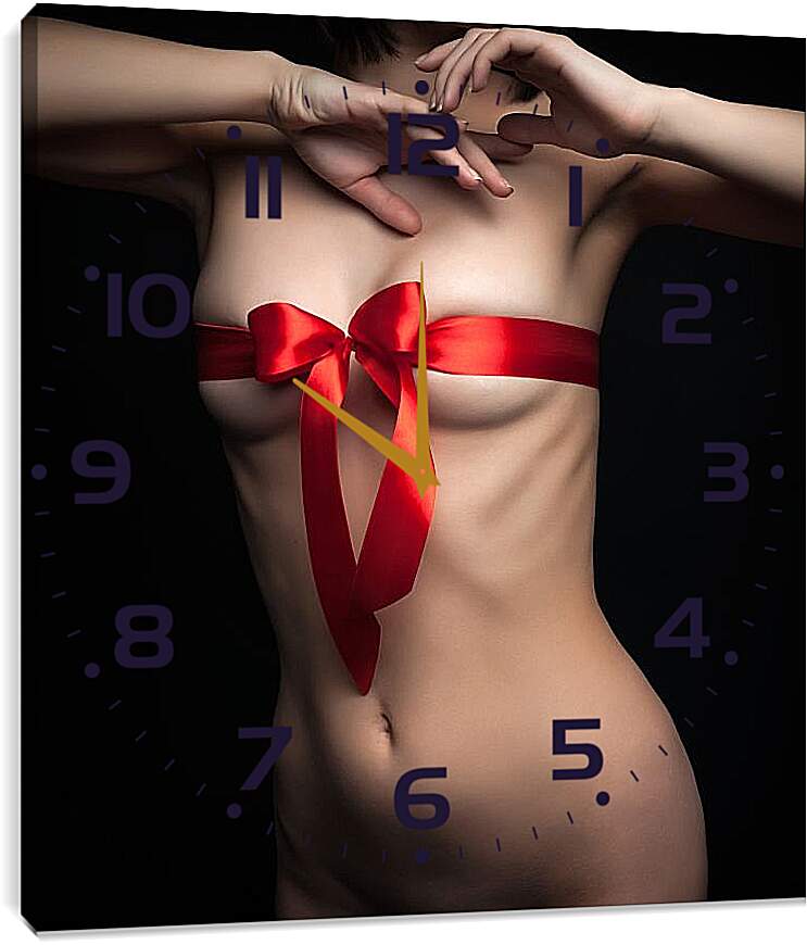 Часы картина - Грудь девушки в праздничной ленте
