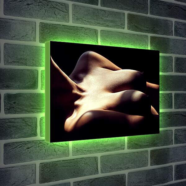 Лайтбокс световая панель - Падающий свет на грудь девушки