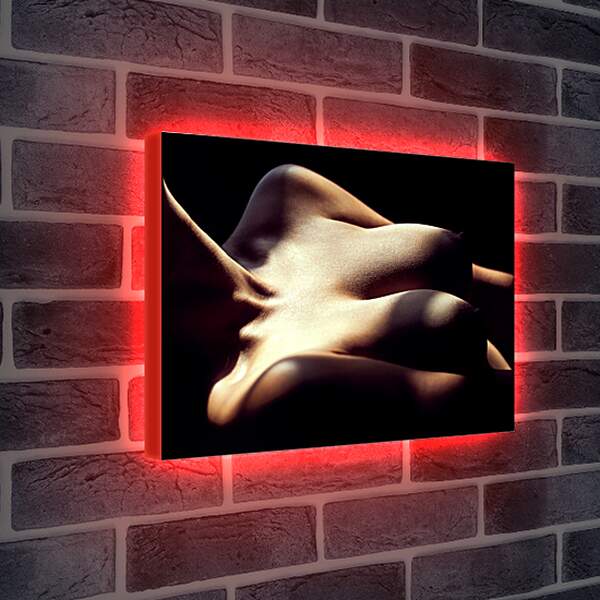 Лайтбокс световая панель - Падающий свет на грудь девушки