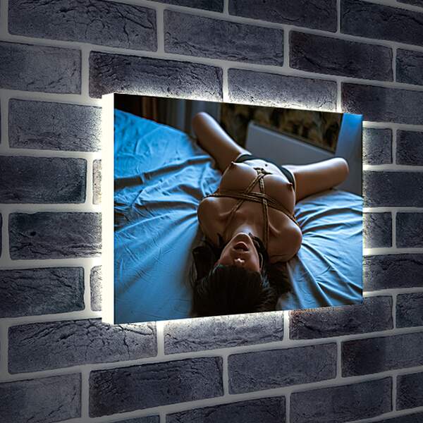 Лайтбокс световая панель - Лежащая девушка на кровати