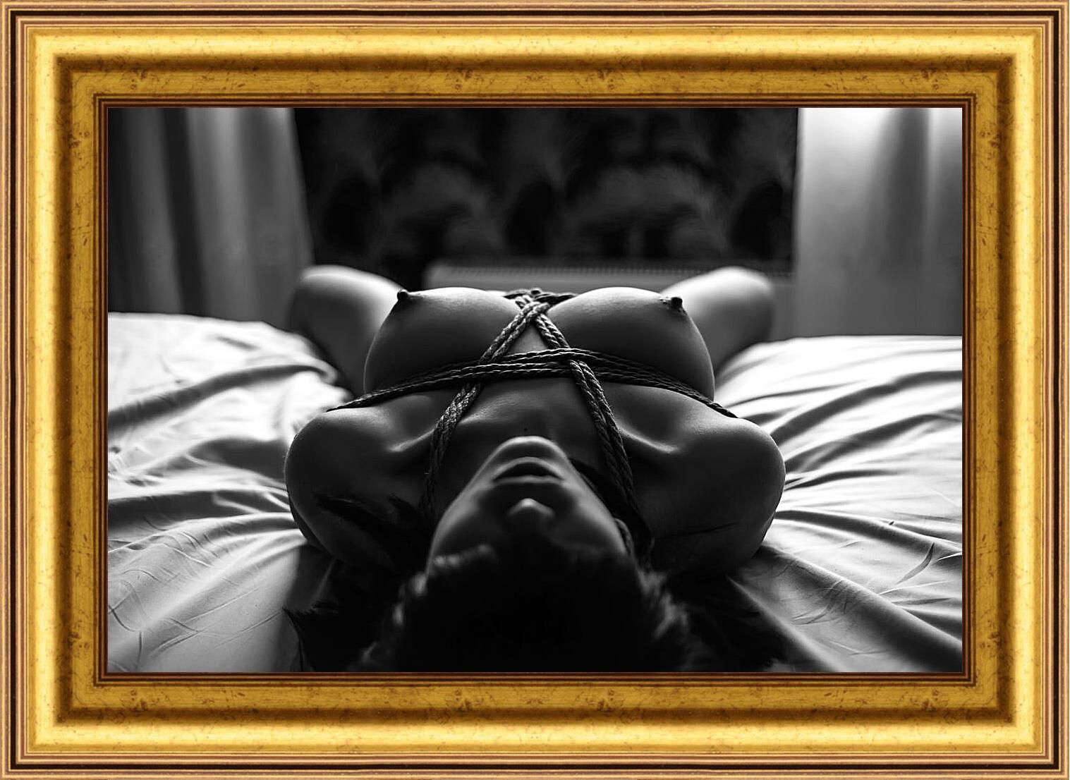 Картина в раме - Девушка лежащая на кровати