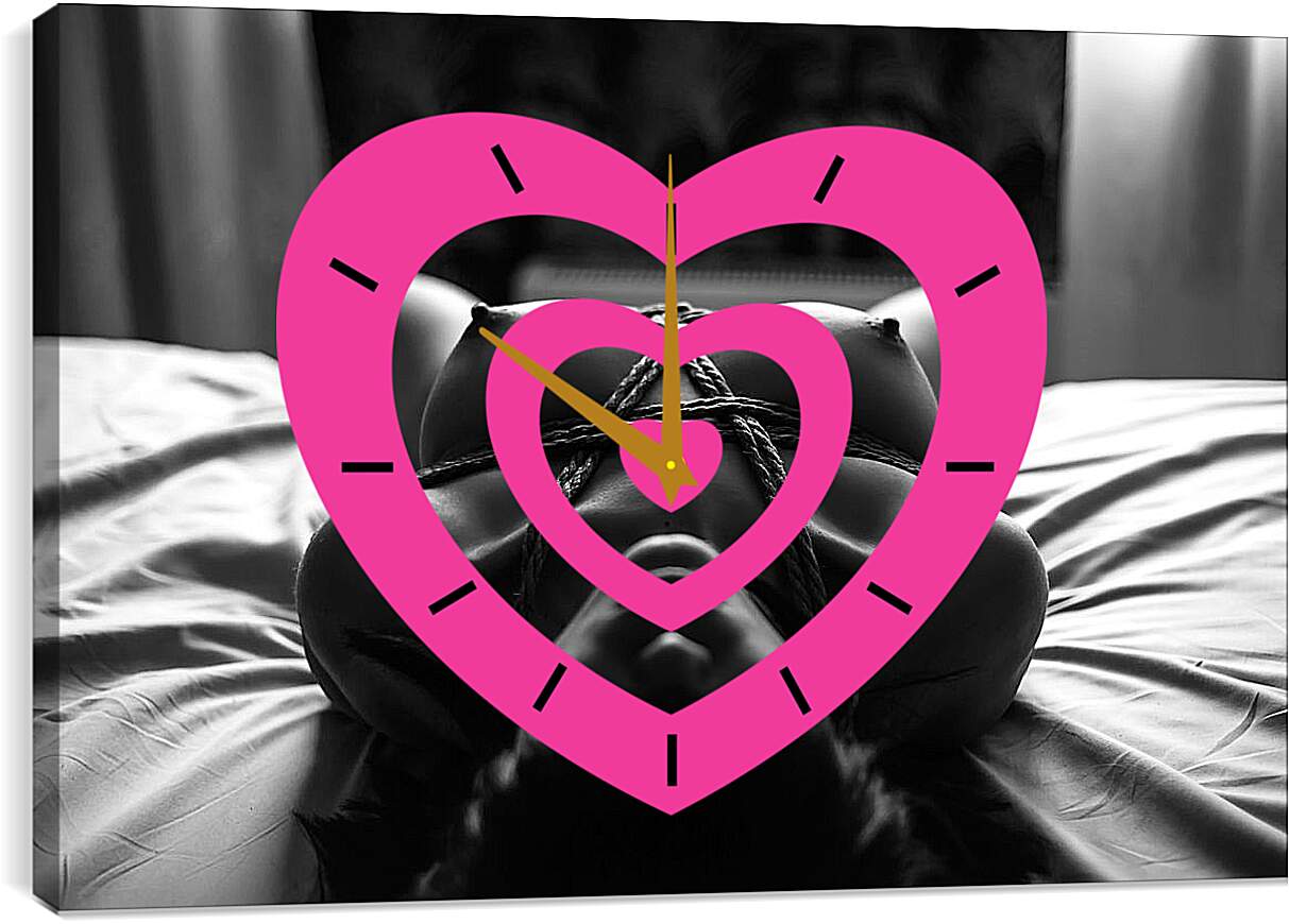 Часы картина - Девушка лежащая на кровати