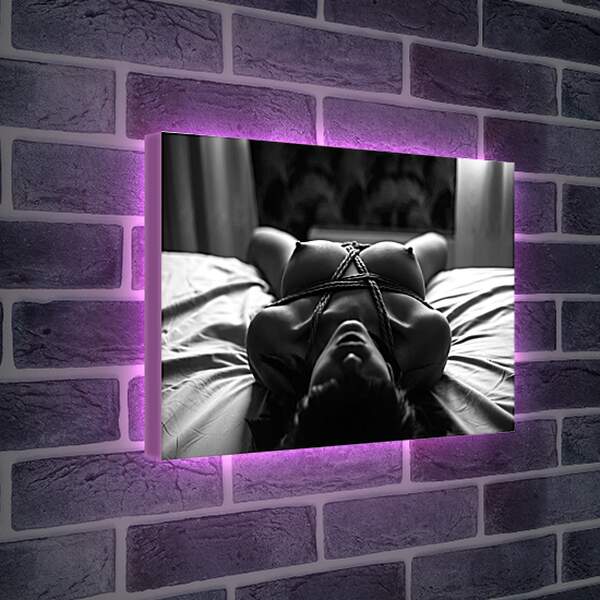 Лайтбокс световая панель - Девушка лежащая на кровати