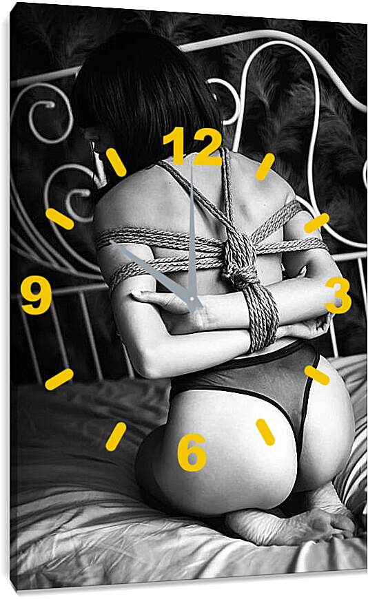 Часы картина - Девушка связанная верёвками