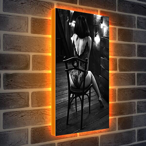 Лайтбокс световая панель - Девушка сидящая на стуле