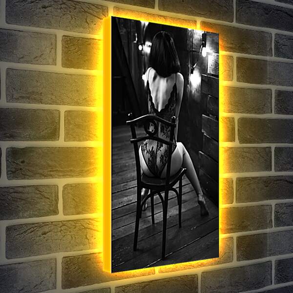 Лайтбокс световая панель - Девушка сидящая на стуле