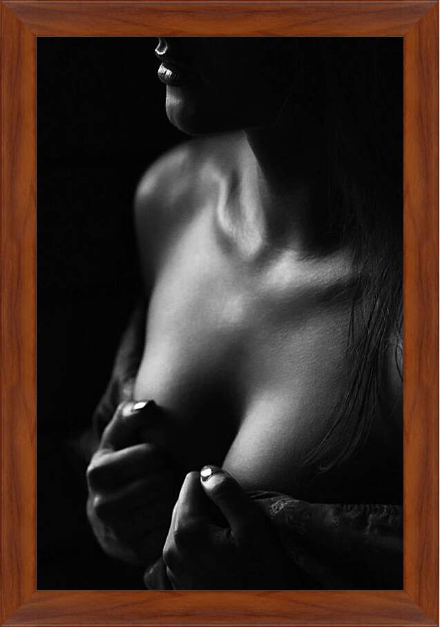 Картина в раме - Девушка прикрывающая грудь своими руками