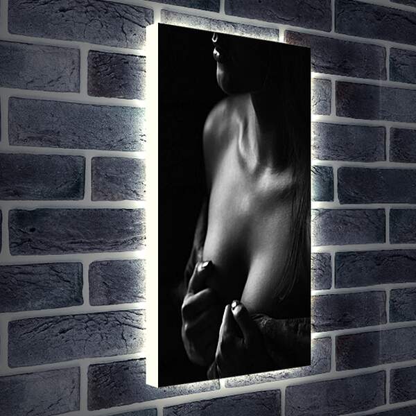 Лайтбокс световая панель - Девушка прикрывающая грудь своими руками