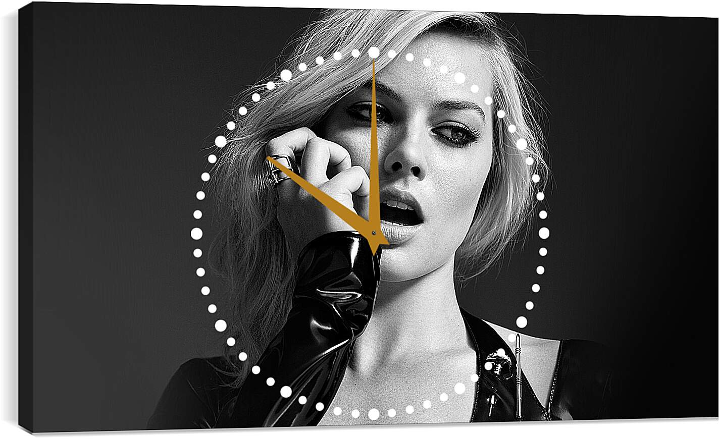 Часы картина - Марго Робби. Margot Robbie
