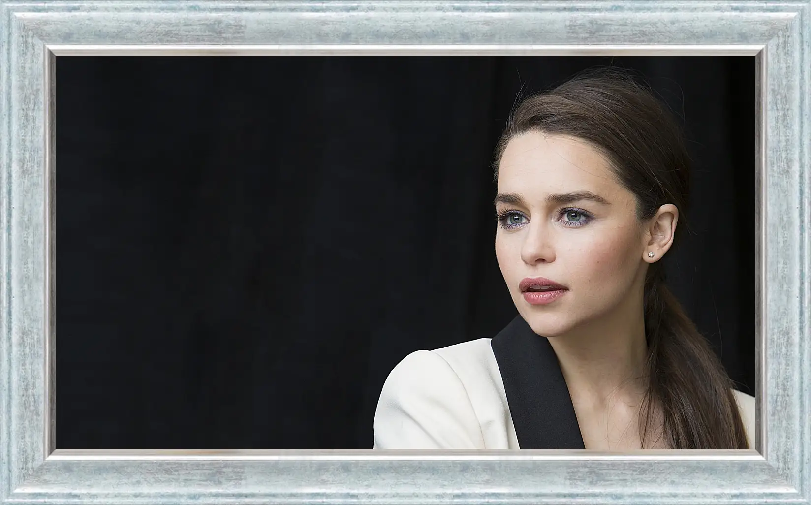 Картина в раме - Эмилия Кларк. Emilia Clarke