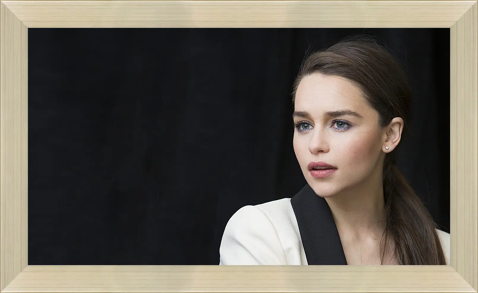 Картина в раме - Эмилия Кларк. Emilia Clarke