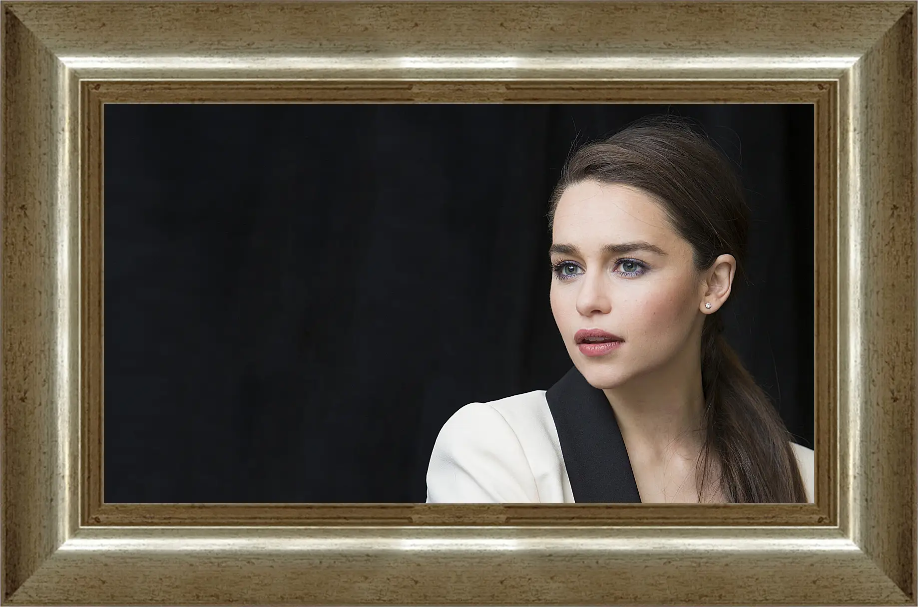 Картина в раме - Эмилия Кларк. Emilia Clarke