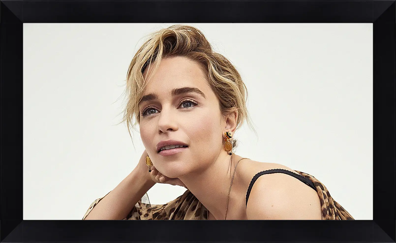 Картина в раме - Эмилия Кларк. Emilia Clarke