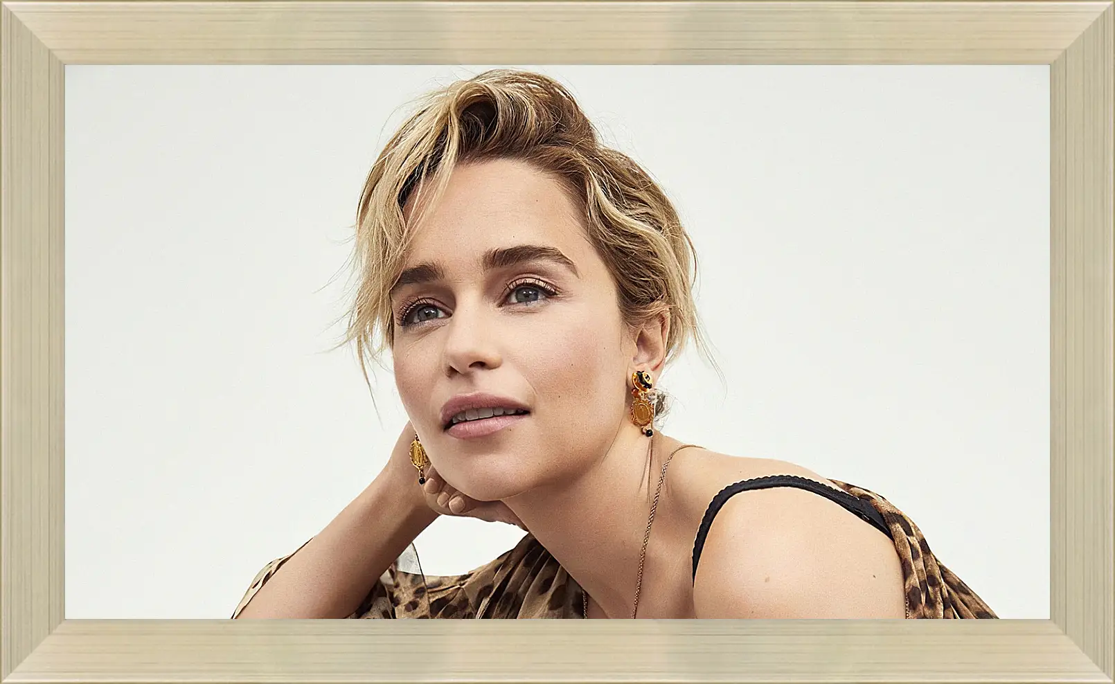 Картина в раме - Эмилия Кларк. Emilia Clarke