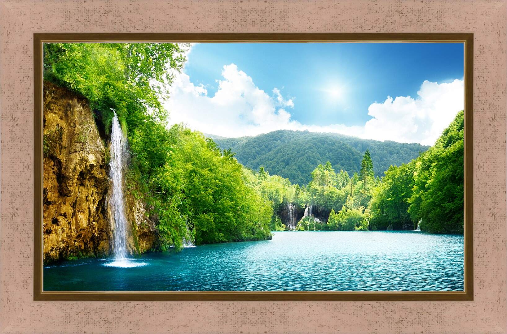 Картина в раме - Водопад