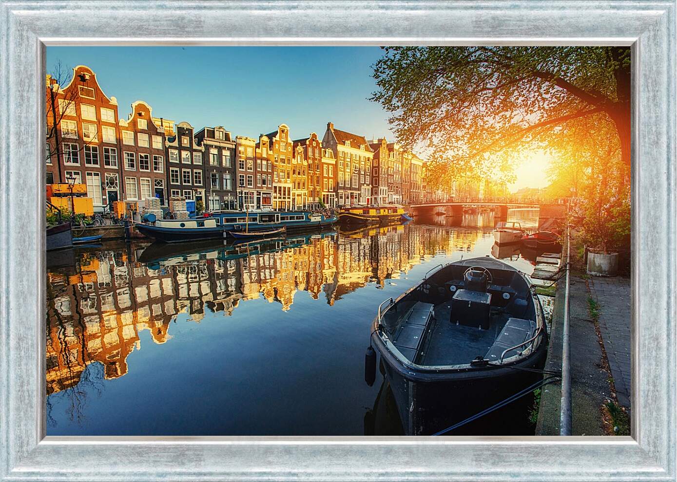 Картина в раме - Амстердамский канал на закате