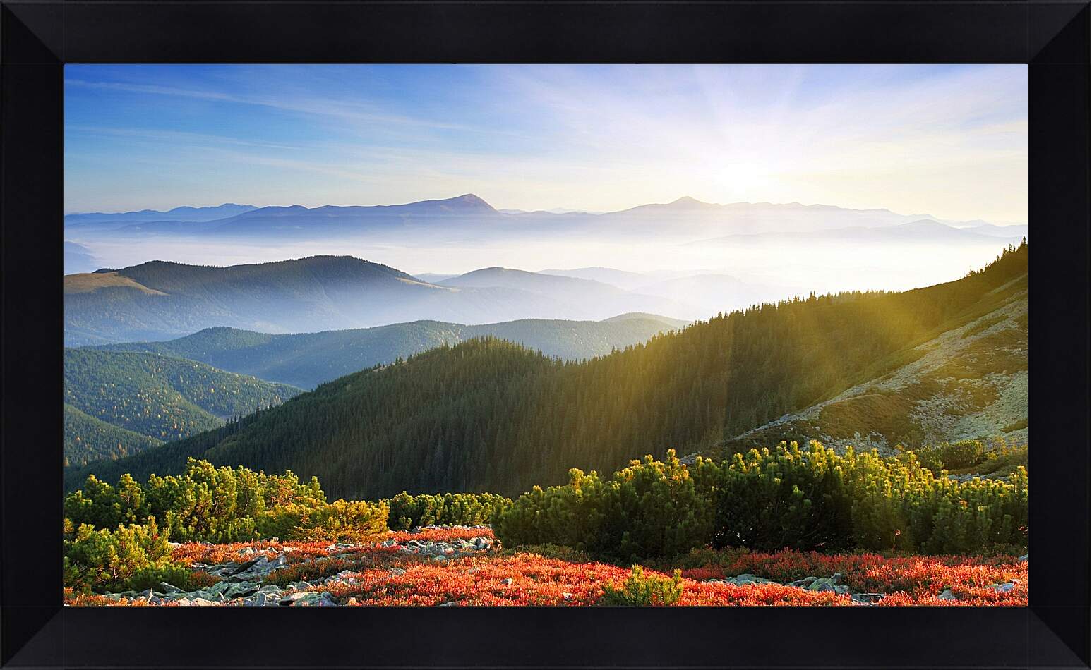 Картина в раме - Утреннее солнце над горами