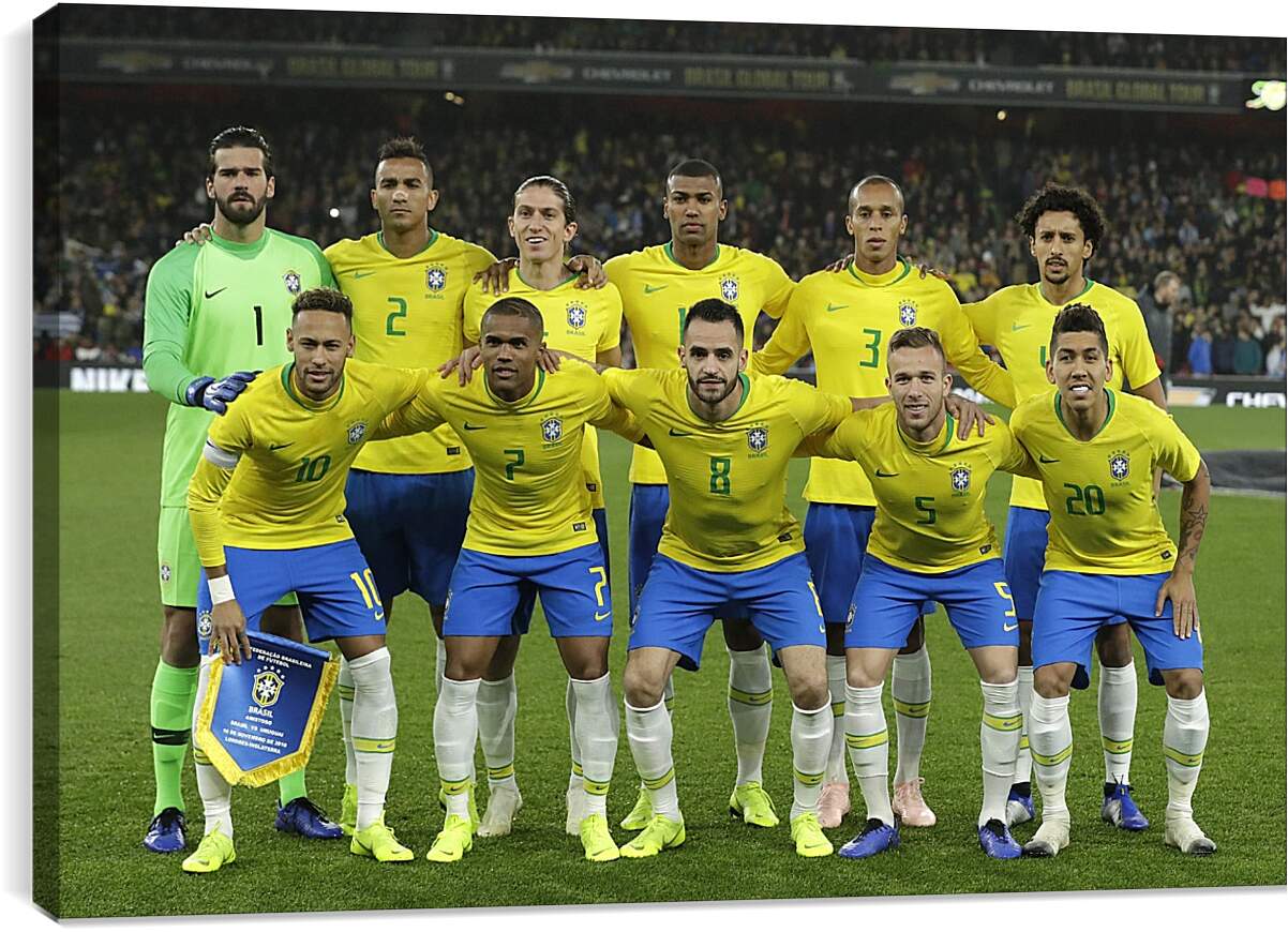 Постер и плакат - Фото перед матчем сборной Бразилии по футболу