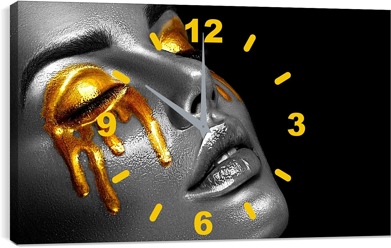 Часы картина - Золотая краска на глазах у девушки