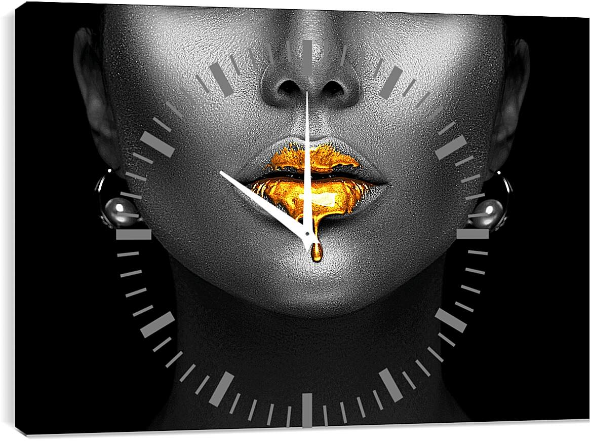 Часы картина - Золотая краска на губах у девушки