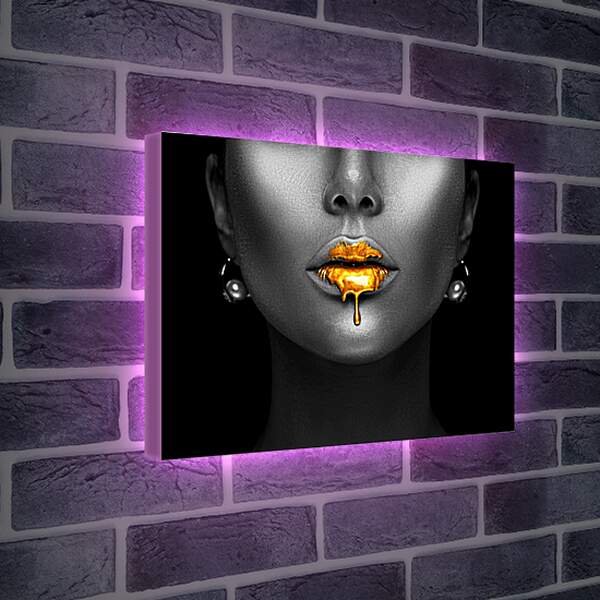Лайтбокс световая панель - Золотая краска на губах у девушки