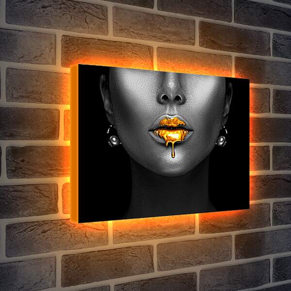 Лайтбокс световая панель - Золотая краска на губах у девушки