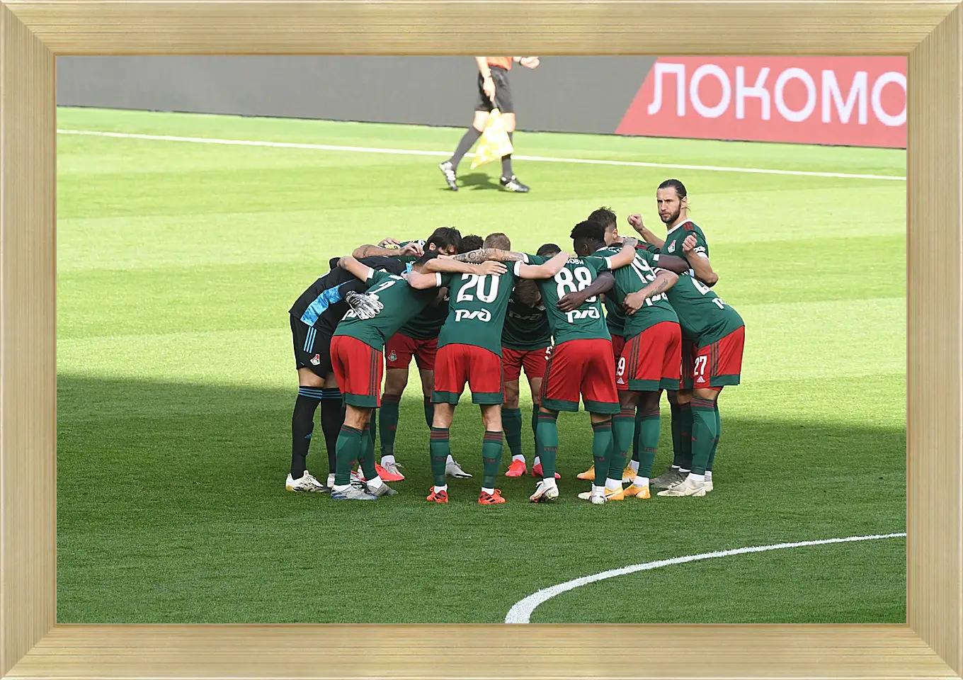 Картина в раме - Перед матчем. ФК Локомотив Москва. FC Lokomotiv Moscow