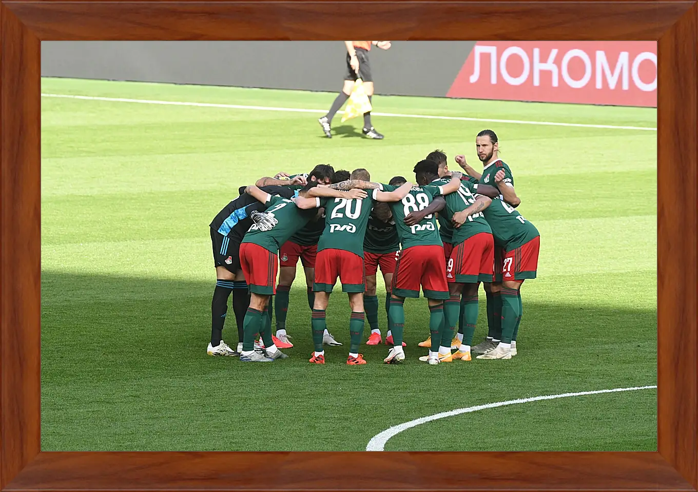 Картина в раме - Перед матчем. ФК Локомотив Москва. FC Lokomotiv Moscow