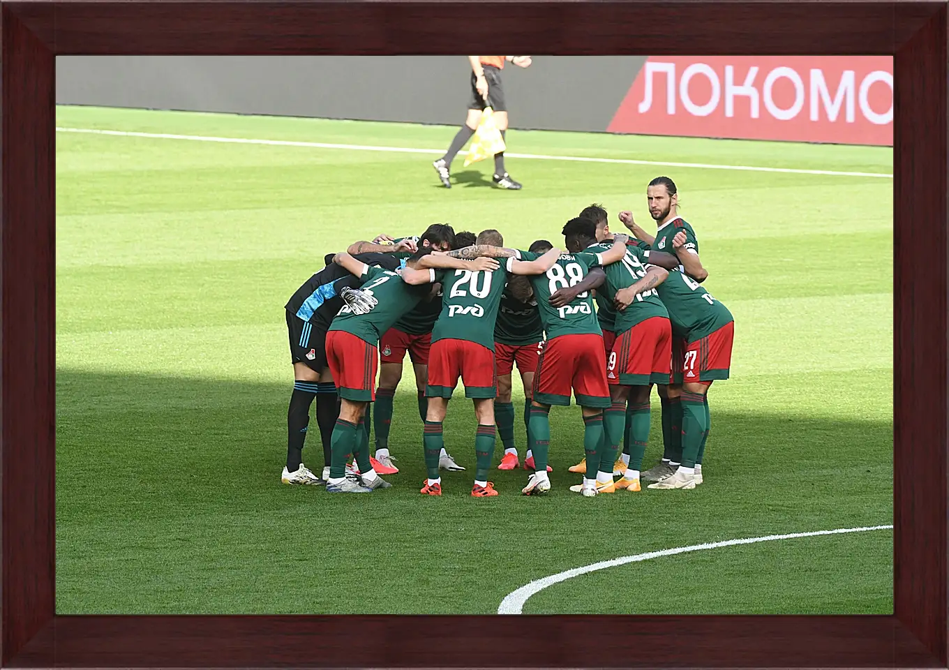 Картина в раме - Перед матчем. ФК Локомотив Москва. FC Lokomotiv Moscow