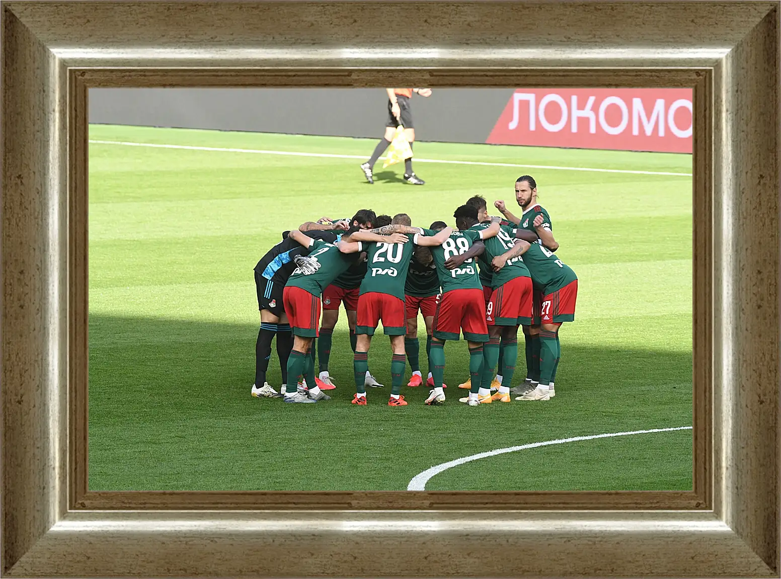 Картина в раме - Перед матчем. ФК Локомотив Москва. FC Lokomotiv Moscow