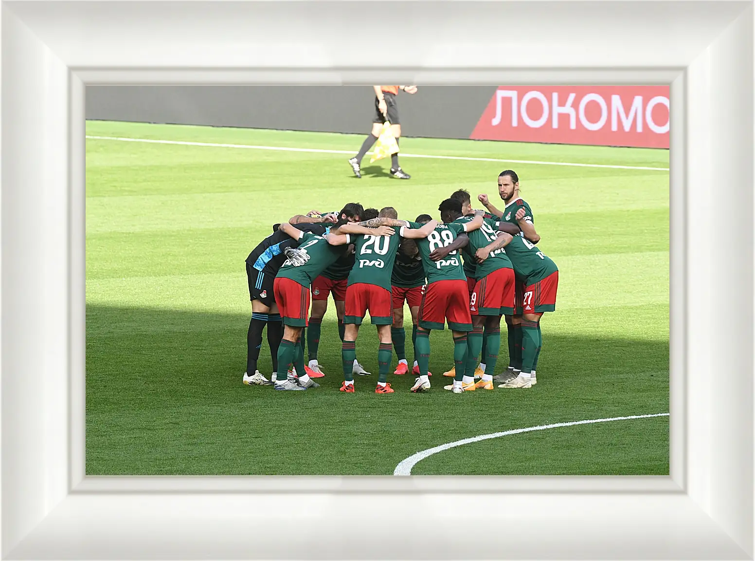 Картина в раме - Перед матчем. ФК Локомотив Москва. FC Lokomotiv Moscow