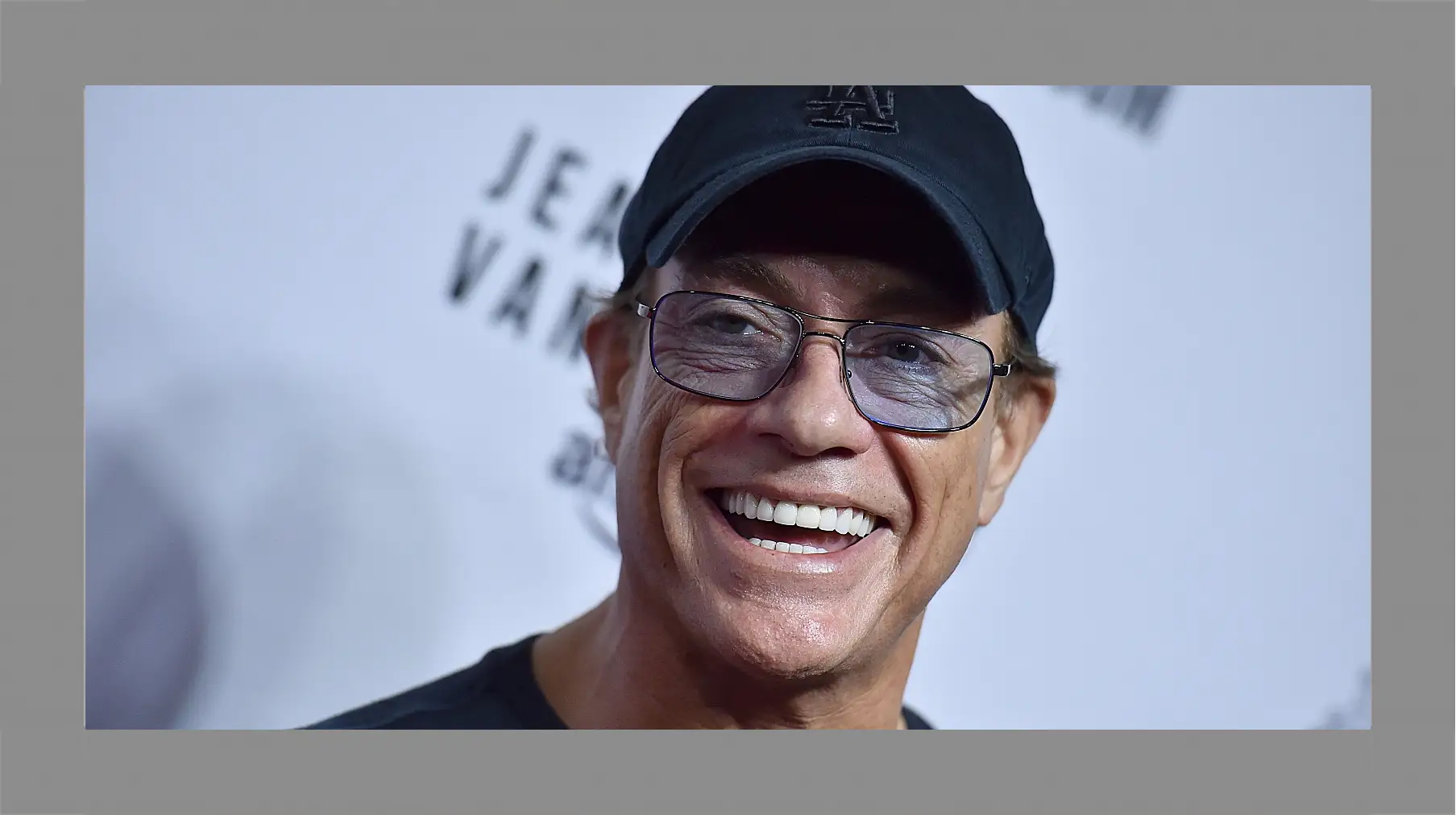 Картина в раме - Жан-Клод Ван Дамм. Jean-Claude Van Damme