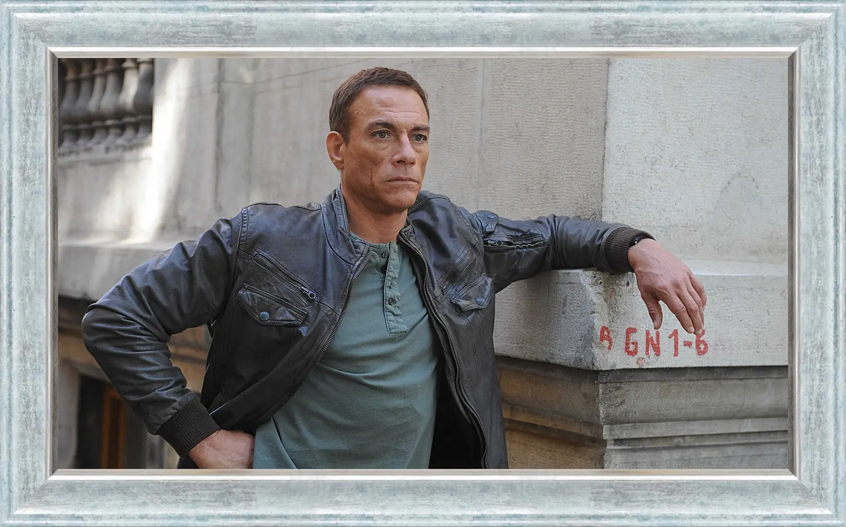 Картина в раме - Жан-Клод Ван Дамм. Jean-Claude Van Damme