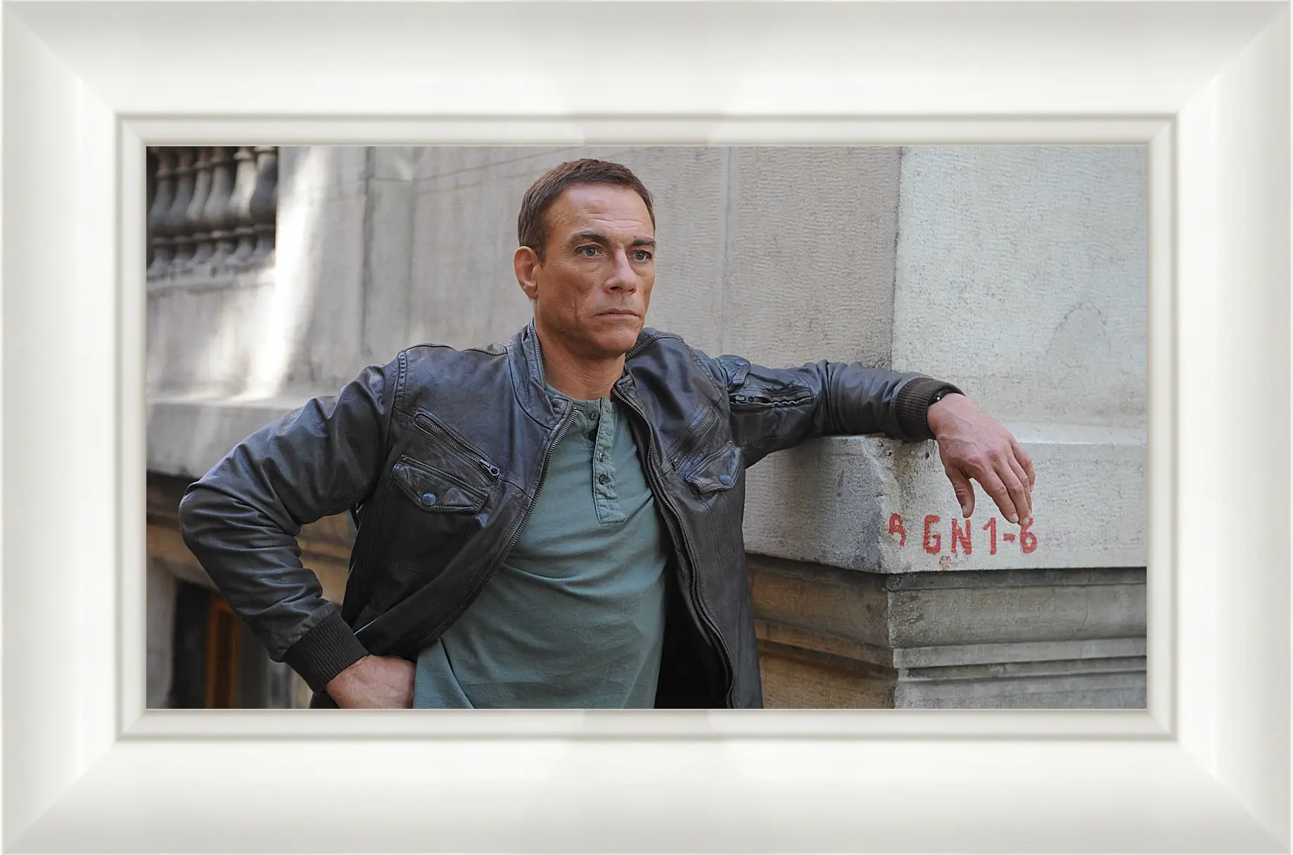 Картина в раме - Жан-Клод Ван Дамм. Jean-Claude Van Damme