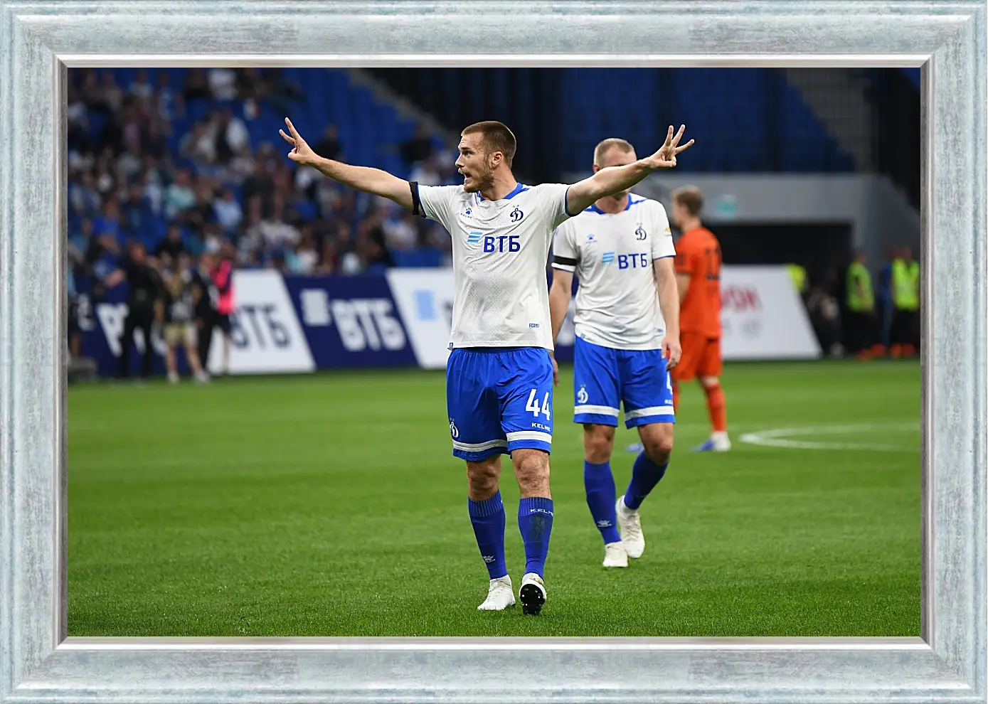 Картина в раме - Празднование гола. ФК Динамо Москва. FC Dynamo Moscow