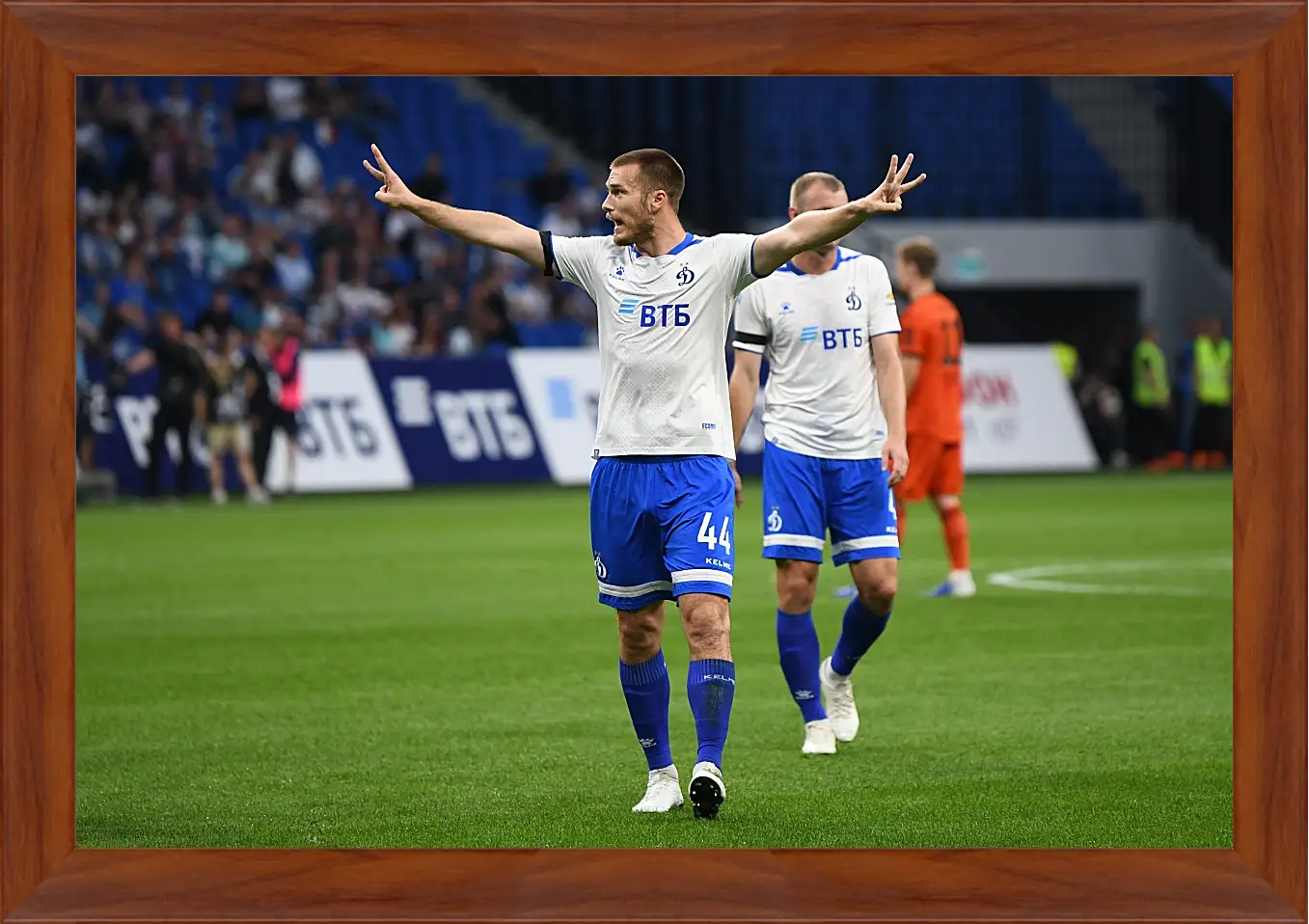 Картина в раме - Празднование гола. ФК Динамо Москва. FC Dynamo Moscow