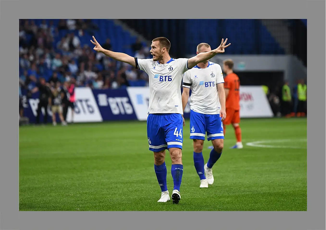 Картина в раме - Празднование гола. ФК Динамо Москва. FC Dynamo Moscow