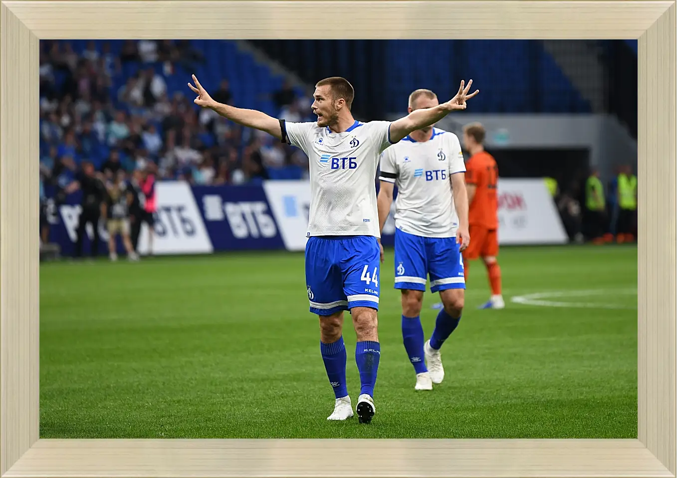 Картина в раме - Празднование гола. ФК Динамо Москва. FC Dynamo Moscow