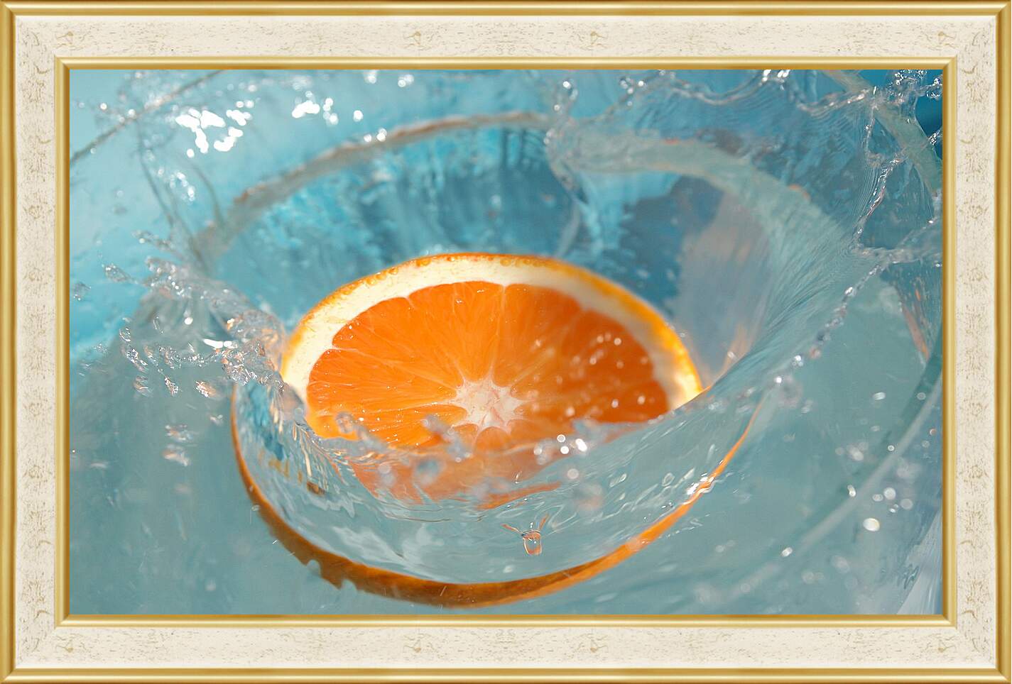 Картина в раме - Долька апельсина в воде