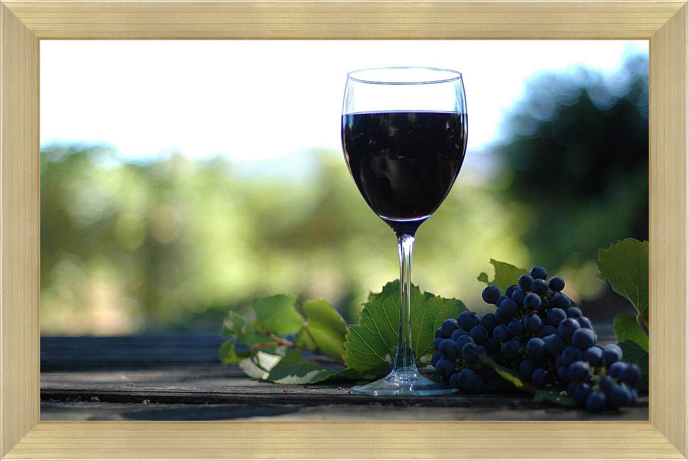 Картина в раме - Бокал вина и гроздь винограда