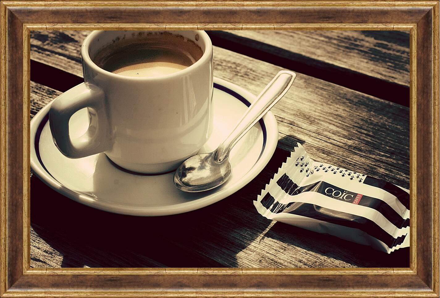 Картина в раме - Чашка кофе и чайная ложка на блюдце