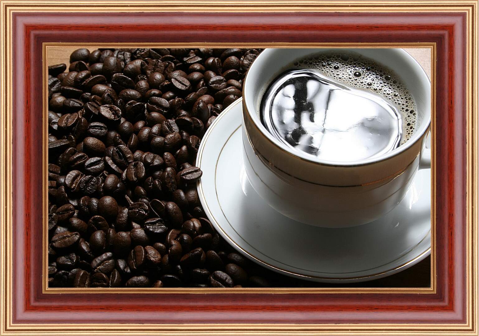 Картина в раме - Чашка кофе и зёрна на столе